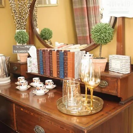 The Brown Hen Guest Bed & Breakfast